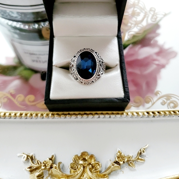 Jewelry - Gorgeous crystal blue sapphire glass stone ring